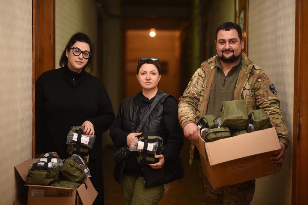 Волонтери Дніпра передали на деокуповані території продукти та аптечки (Фото) - рис. 3