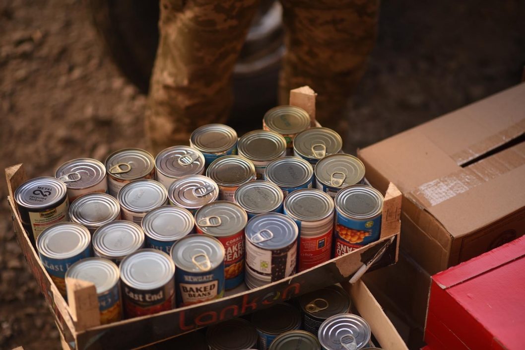 Волонтери Дніпра передали на деокуповані території продукти та аптечки (Фото) - рис. 4