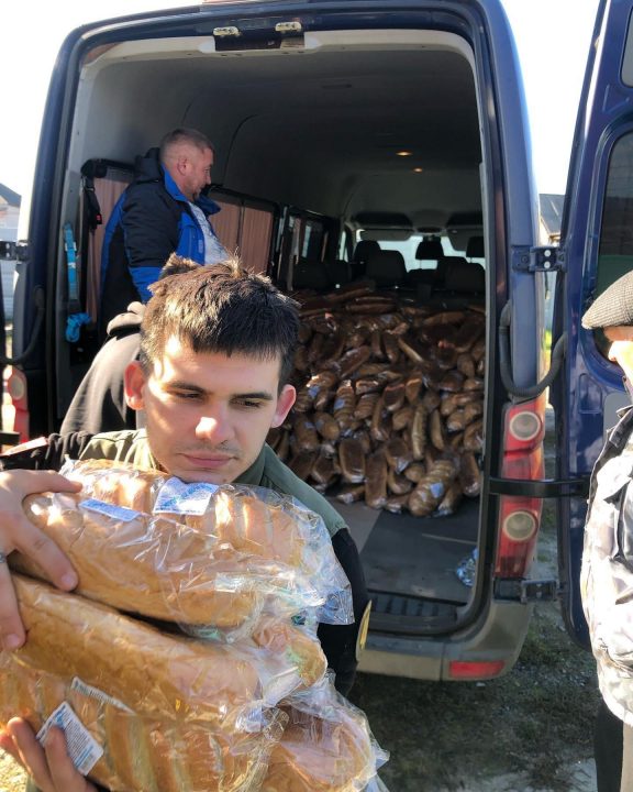 Волонтери Дніпра передали на деокуповані території продукти та аптечки (Фото) - рис. 5