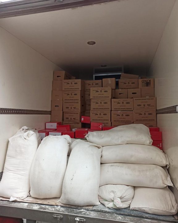 Волонтеры Днепра отправили большой гуманитарный груз для военных и переселенцев - рис. 2