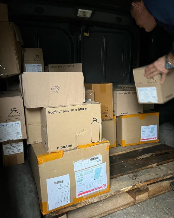 Волонтери Дніпра передали на фронт автівку, генератор, продуктові та медичні вантажі (Фото) - рис. 13