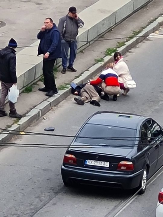У Дніпрі на проспекті Олександра Поля водій BMW збив пішохода - рис. 1