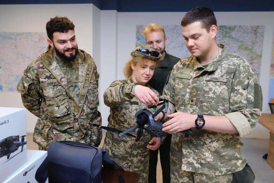 Днепр передал защитникам Украины 8 беспилотников для ведения разведки - рис. 8