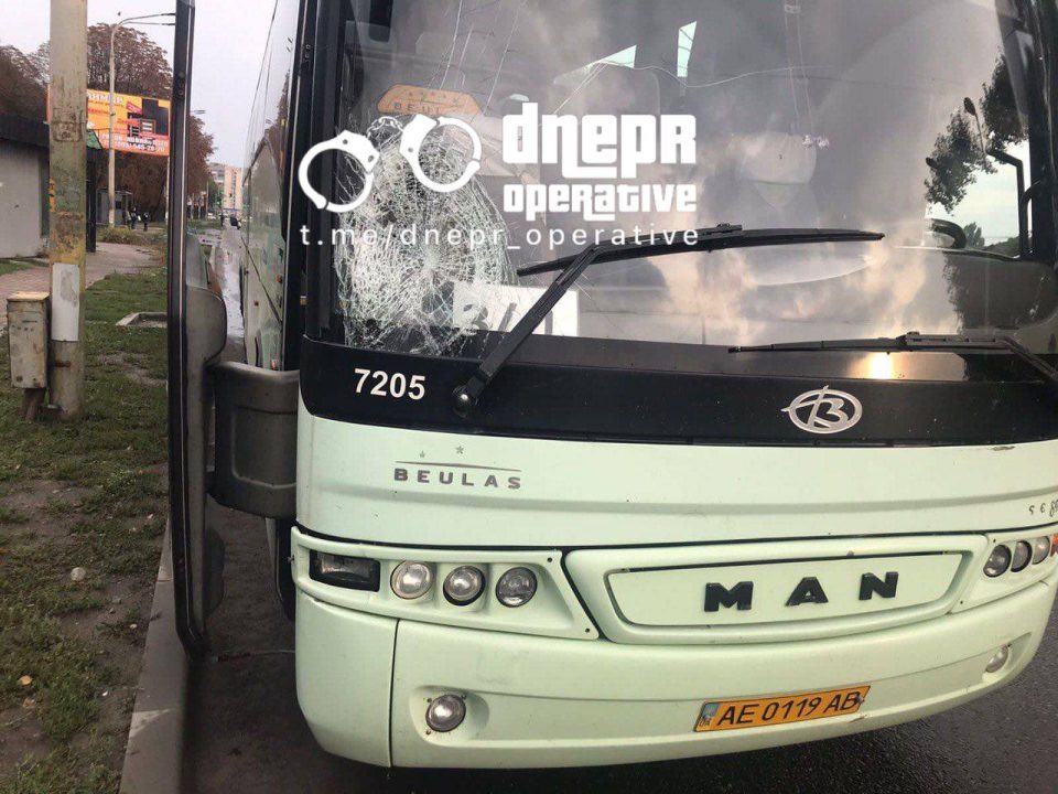В Павлограде водитель автобуса сбил ребенка на «зебре»: девочка в тяжелом состоянии - рис. 1