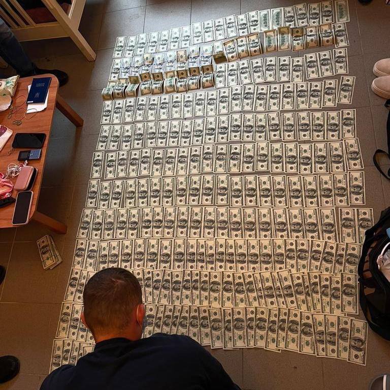 В Днепре правоохранители задержали членов преступной группировки, укравших 350 000 долларов - рис. 1