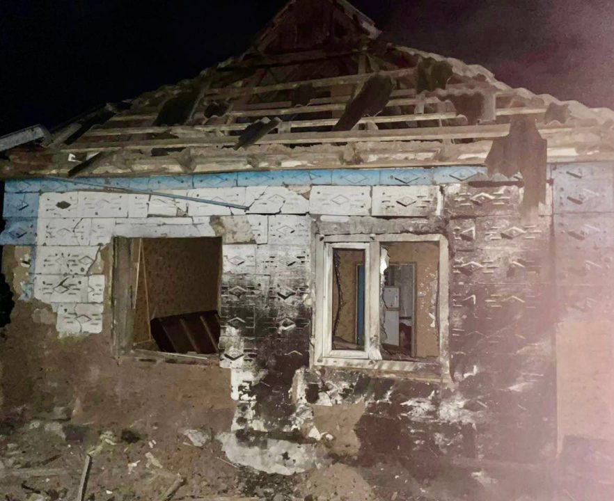 Российские оккупанты обстреляли три района Днепропетровщины: есть серьезные разрушения - рис. 1