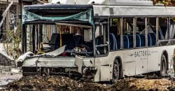 Нужна помощь: водитель автобуса, оказавшегося в эпицентре взрыва в Днепре, находится в реанимации - рис. 9