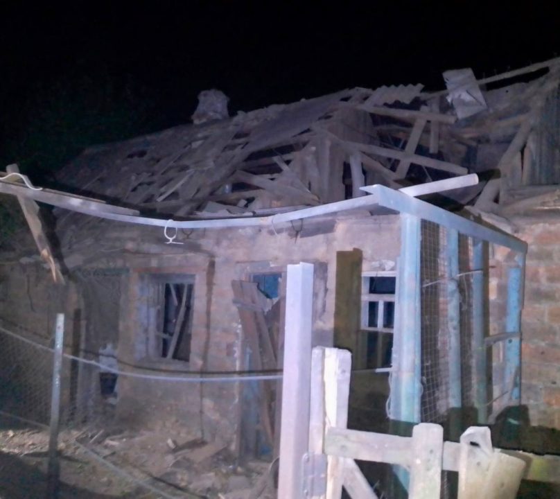 Российские оккупанты обстреляли Никопольский район: есть раненые, без света более 2000 семей - рис. 2