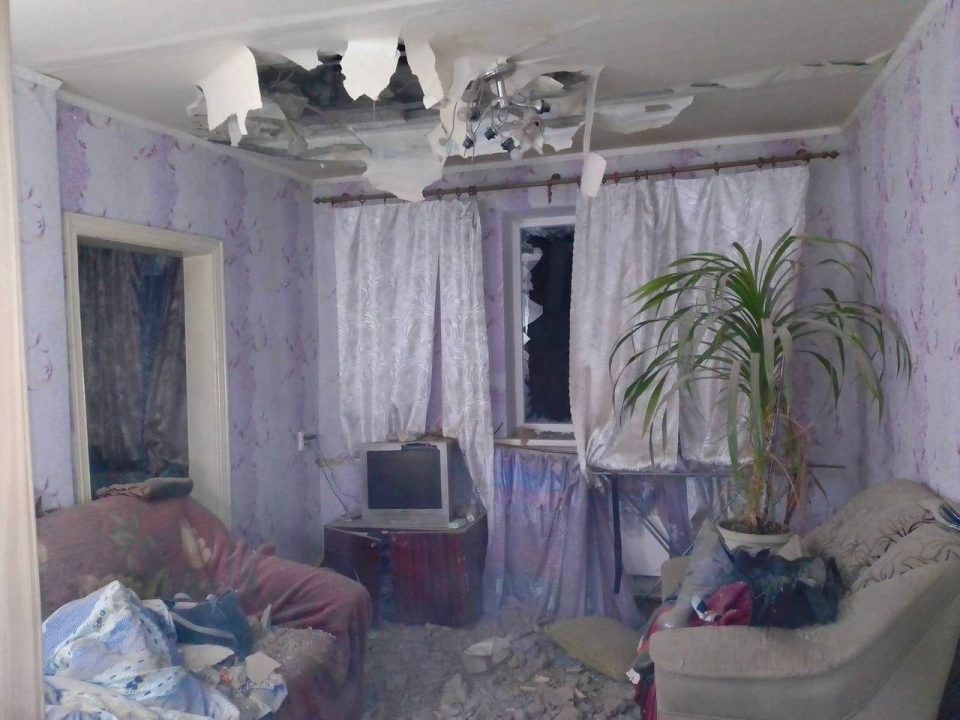 Російські окупанти обстріляли Нікопольський район: є поранені, без світла понад 2000 родин - рис. 1