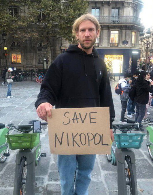 Іван Дорн та гурт ТНМК взяли участь у паризькому протесті "Save Nikopol" - рис. 1