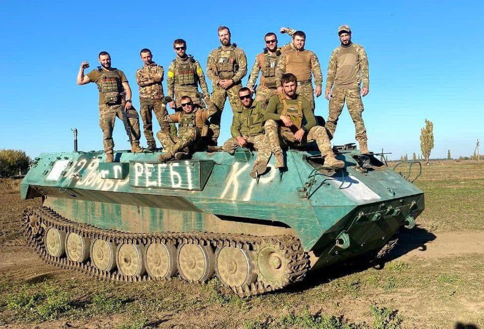 На Херсонщині криворізька бригада ТрО без жодного пострілу затрофеїла російський броньований тягач - рис. 1