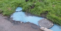 В Днепре появился ручей с голубой водой неизвестного происхождения - рис. 1