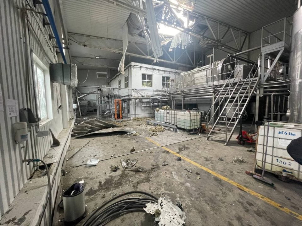 Поліція Дніпропетровщини показала наслідки нічного обстрілу Нікопольського району (Фото) - рис. 2