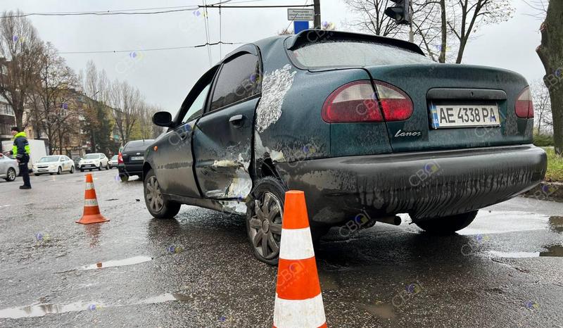Масштабное ДТП в Кривом Роге: водителя и пассажирку легковушки госпитализировали - рис. 2