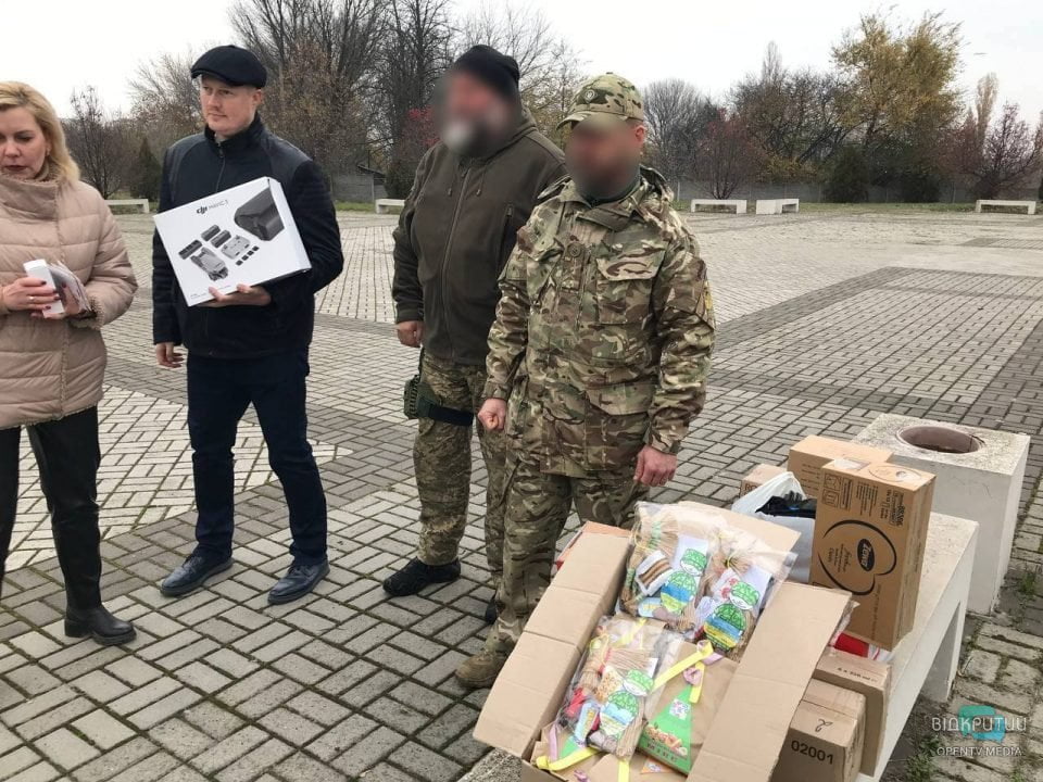 Дніпро передав військовим дрон, на який збирали гроші у парку Зелений Гай