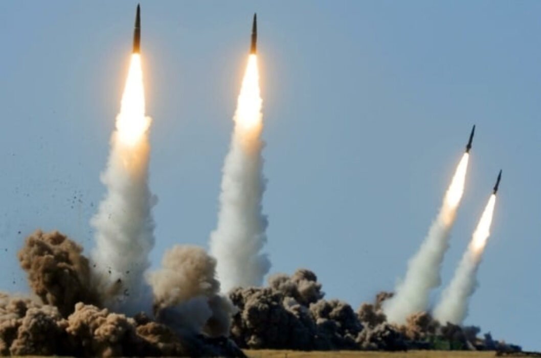 Заводы работают в три смены: оккупанты накапливают ракеты для массированного обстрела Украины - рис. 2