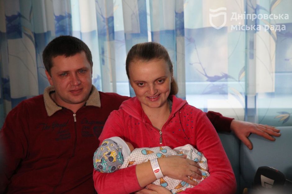 Попри блекаут дніпровські лікарі допомогли з'явитись на світ 29 немовлятам - рис. 3