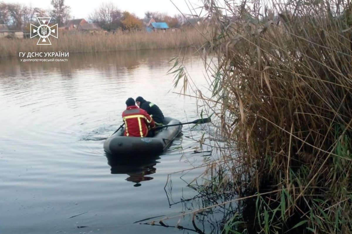 В селе на Днепропетровщине спасатели достали из водоема тело местного жителя - рис. 1