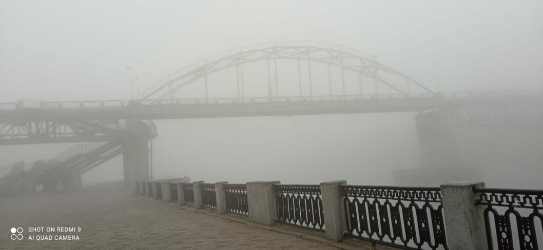 Таинственная завеса: Днепр уже два дня подряд окутан туманом - рис. 2