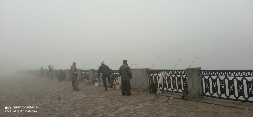 Таємнича завіса: Дніпро огорнув густий туман (Фото) - рис. 3