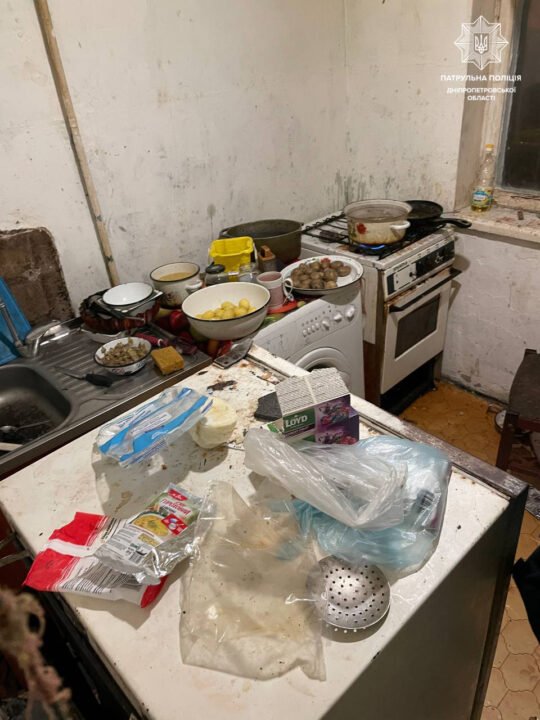 У Дніпрі патрульні врятували шістьох дітей, які жили в умовах антисанітарії - рис. 3