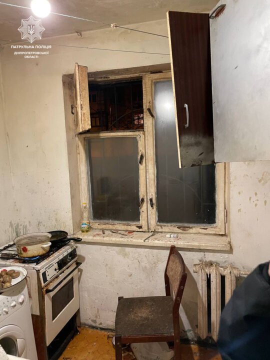 У Дніпрі патрульні врятували шістьох дітей, які жили в умовах антисанітарії - рис. 4