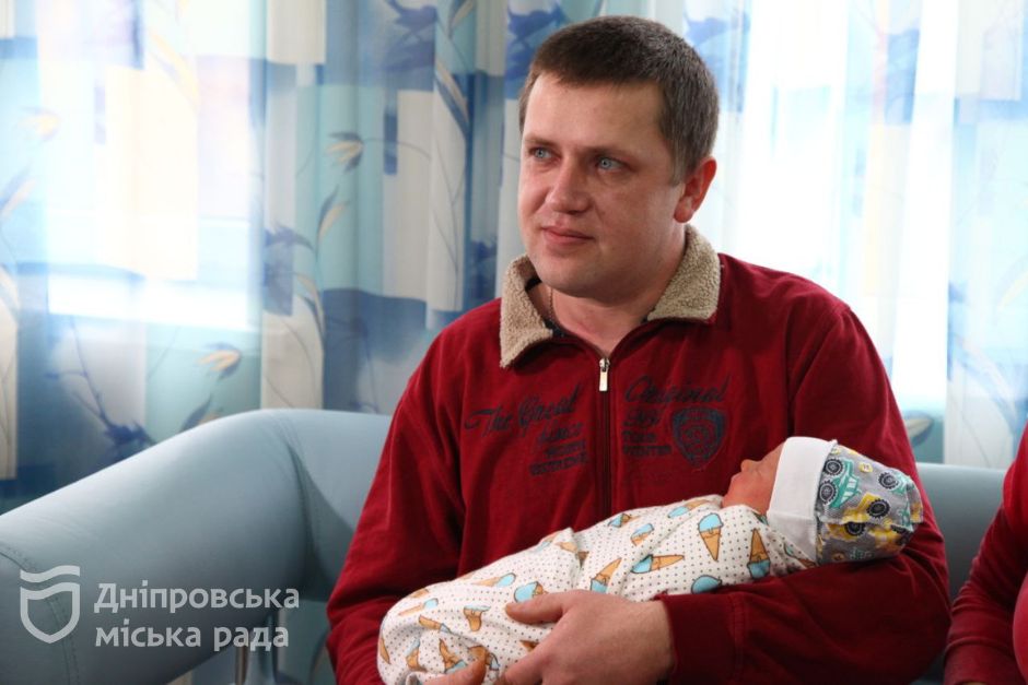 Попри блекаут дніпровські лікарі допомогли з'явитись на світ 29 немовлятам - рис. 5