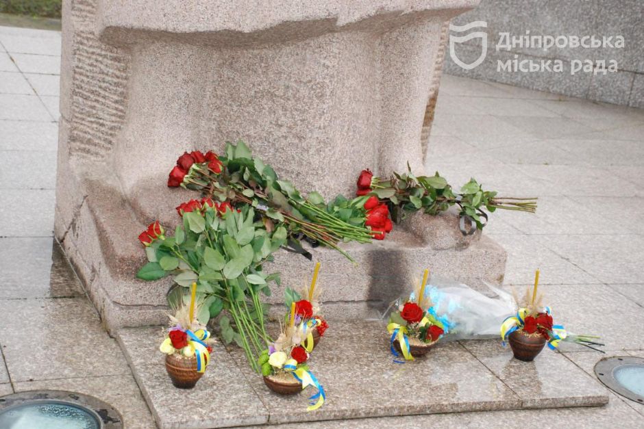 В Днепре почтили память жертв Голодомора - рис. 5