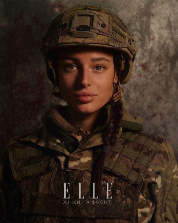 "Жінки на фронті": в Украине журнал ELLE устроил фотосессию для красавиц-защитниц - рис. 2
