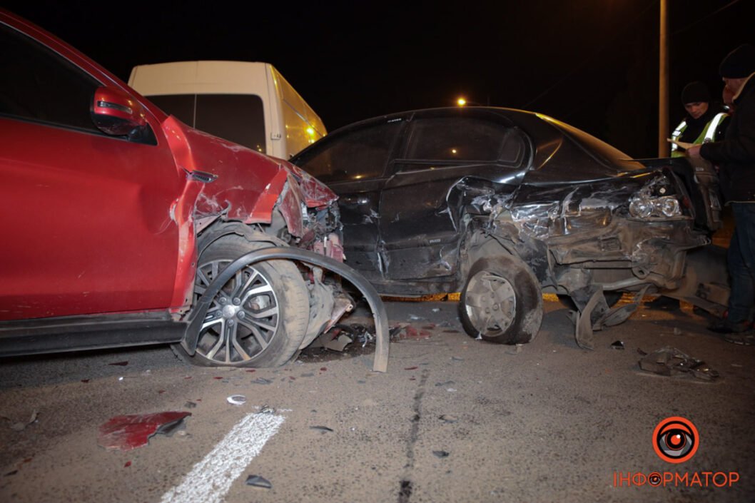 Масштабна автотроща на Слобожанському проспекті у Дніпрі: є постраждалі - рис. 1
