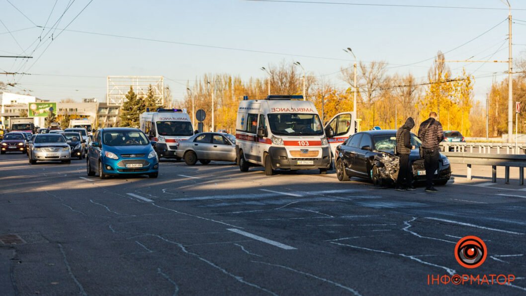 Авария с пострадавшими: в Днепре на Набережной Победы столкнулись Lanos и Audi - рис. 1