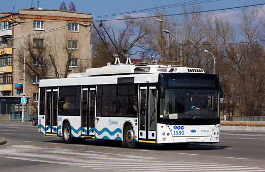 У Дніпрі по Набережній Перемоги відновили рух тролейбусного маршруту №6