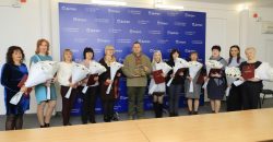 Мэр Днепра Борис Филатов поздравил социальных работников с их профессиональным праздником - рис. 2