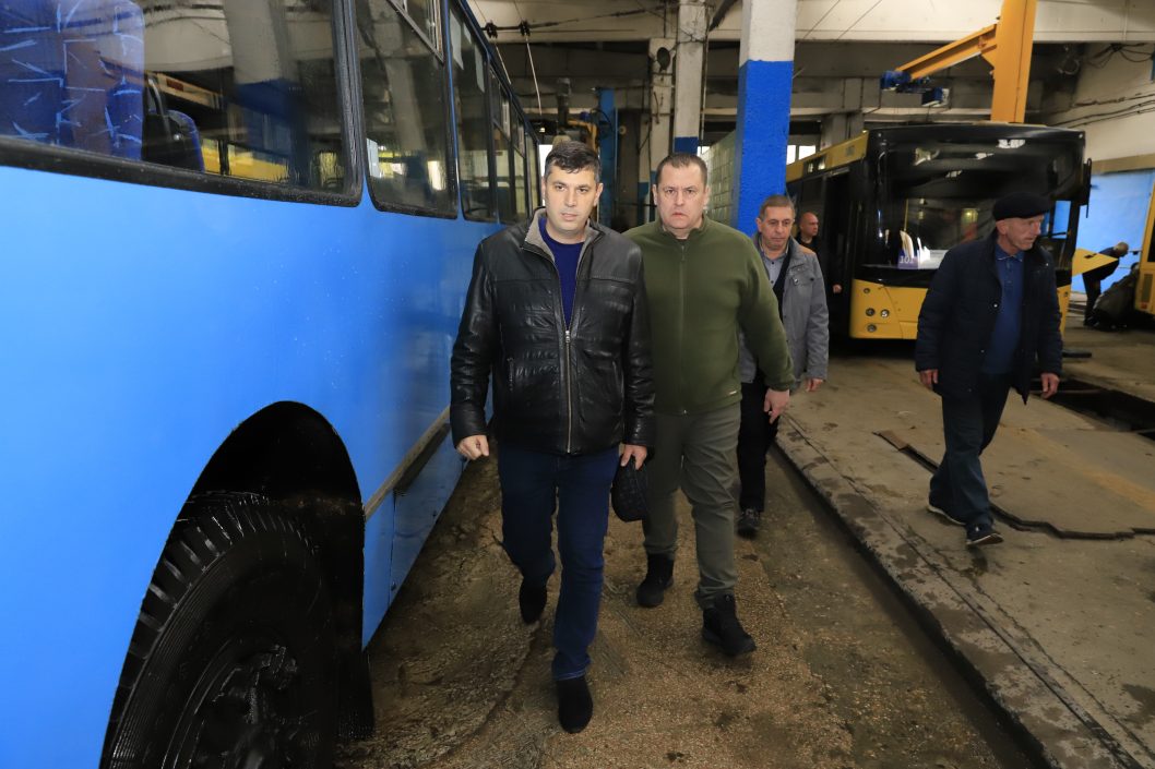 Мер Дніпра розповів як місто налагоджує комунальні автобусні перевезення - рис. 7