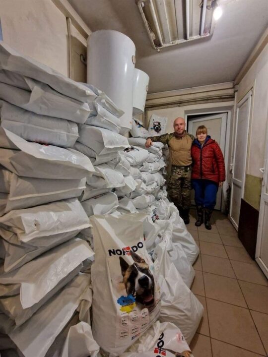Волонтери з Норвегії привезли до нікопольського притулку для собак корми та медикаменти - рис. 2
