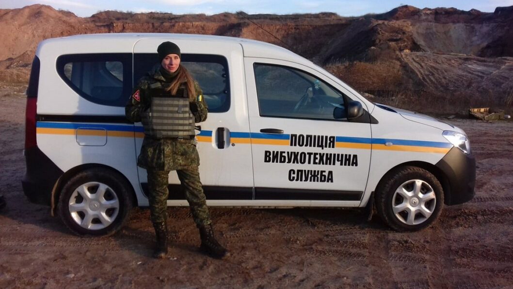 Поліціянтка з Дніпропетровської області розмінує звільнені території України - рис. 1