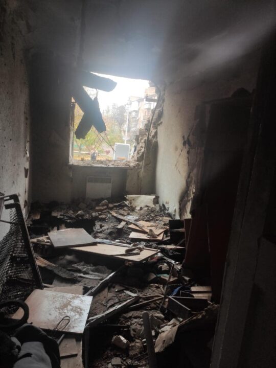 Раненые люди, разрушенные дома: последствия обстрела Никополя со стороны российских захватчиков - рис. 3