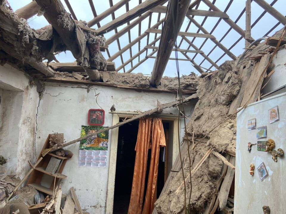 Раненые люди, разрушенные дома: последствия обстрела Никополя со стороны российских захватчиков - рис. 5