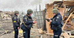 Российские террористы нанесли ракетный удар по частным домам в Днепре: подробности от полиции - рис. 11