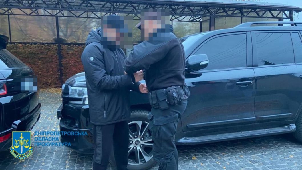 У Дніпрі затримали учасників рейдерського захоплення промислового підприємства (Фото) - рис. 7