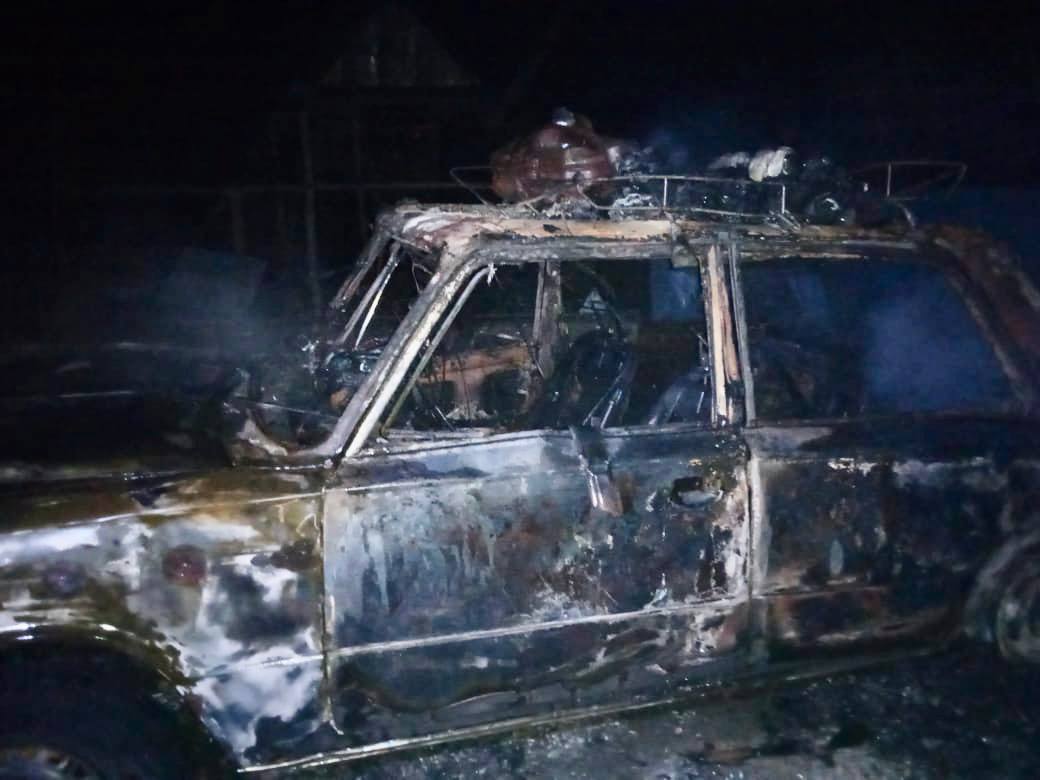 По Нікопольському району Дніпропетровщини ворог випустив понад 60 снарядів: зруйновано житло, згоріли автівки - рис. 1