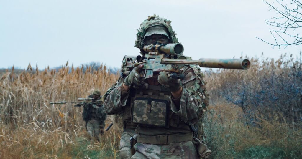 Дніпровські снайпери знищують окупантів вдень та вночі - рис. 1