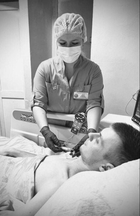 Вернули с того света: в Днепре спасают юношу с очень тяжёлыми ранениями - рис. 1