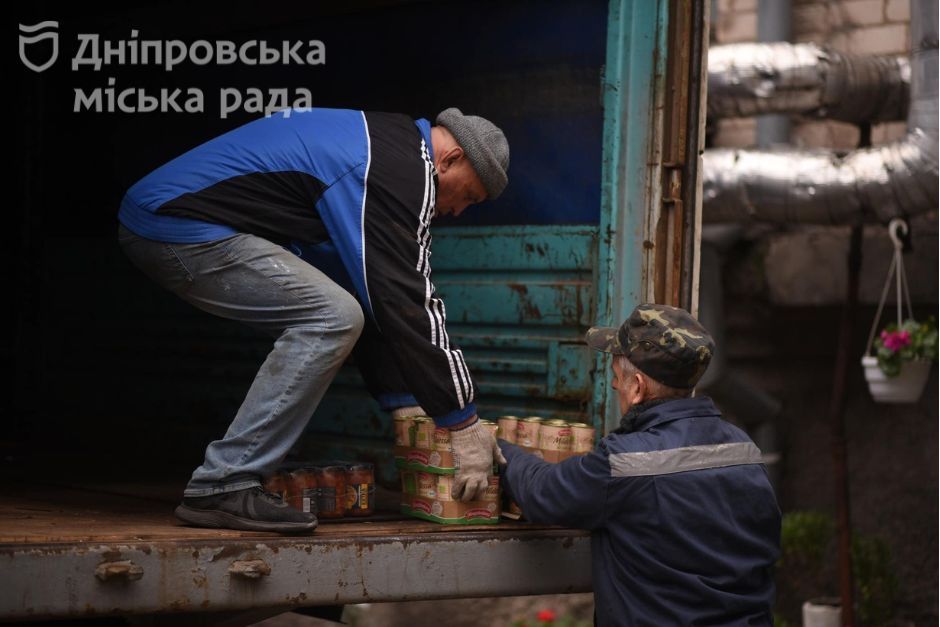 Волонтеры Днепра отправили военным и гражданскому населению несколько больших гуманитарных грузов - рис. 11