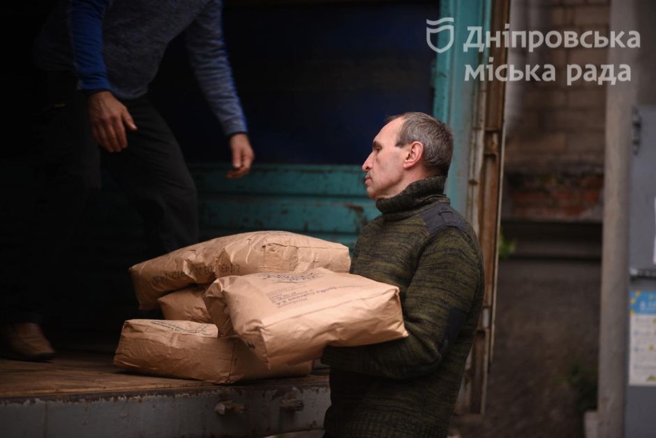Волонтеры Днепра отправили военным и гражданскому населению несколько больших гуманитарных грузов - рис. 3