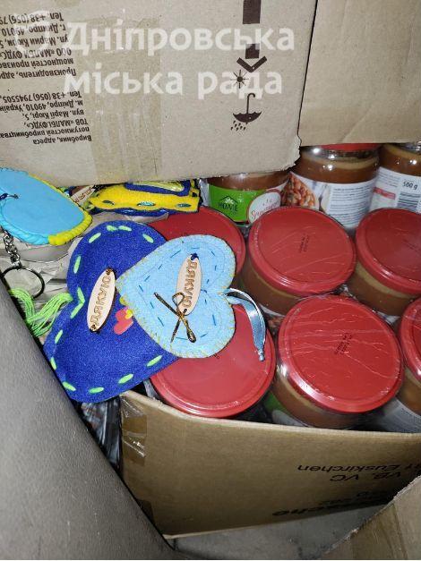 Одежда, обувь, спальники, продукты, корма для животных: помощь от волонтеров Днепра - рис. 16