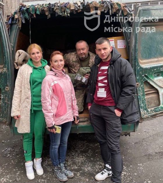 Волонтеры Днепра передали на фронт одежду, обувь и медикаменты - рис. 1