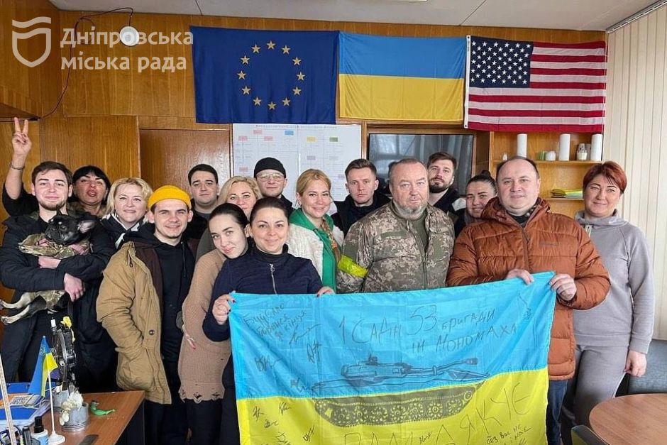 Волонтеры Днепра передали на фронт одежду, обувь и медикаменты - рис. 2