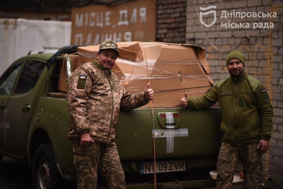 Волонтери Дніпра відправили воїнам продукти, одяг, медикаменти та корми для тварин - рис. 12