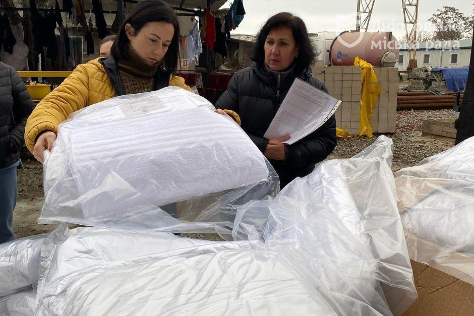 Волонтеры Днепра отправили воинам продукты, одежду, медикаменты и корма для животных - рис. 13